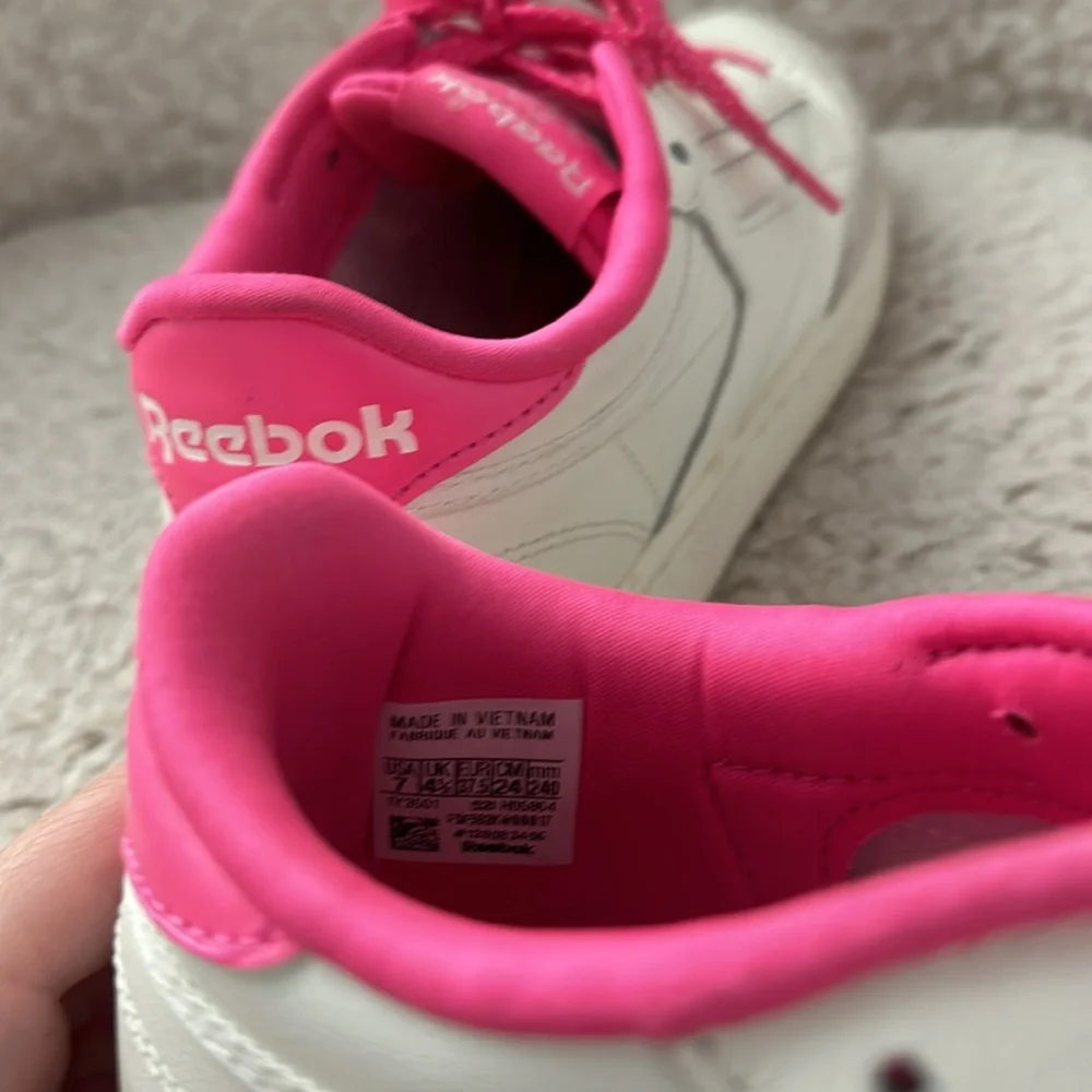 Pink Reebok Shoes - Picture 6 of 6